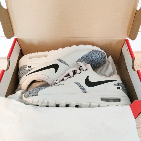 🎉SOLD 🎉NEW Nike AIR MAX SE - Picture 4 of 7